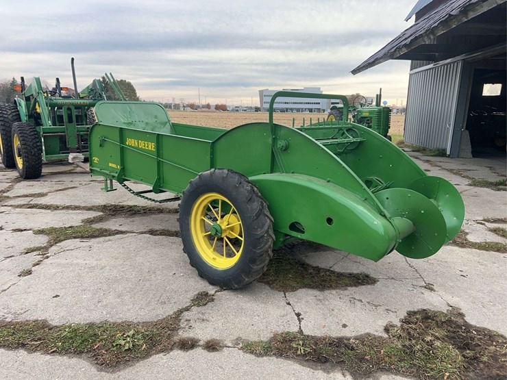 john-deere-model-h-manure-spreader-image-3