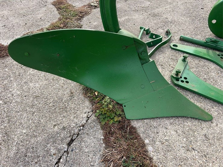 john-deere-10-image-3