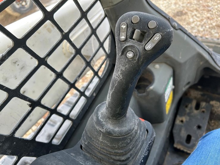 2022-bobcat-t76-image-21