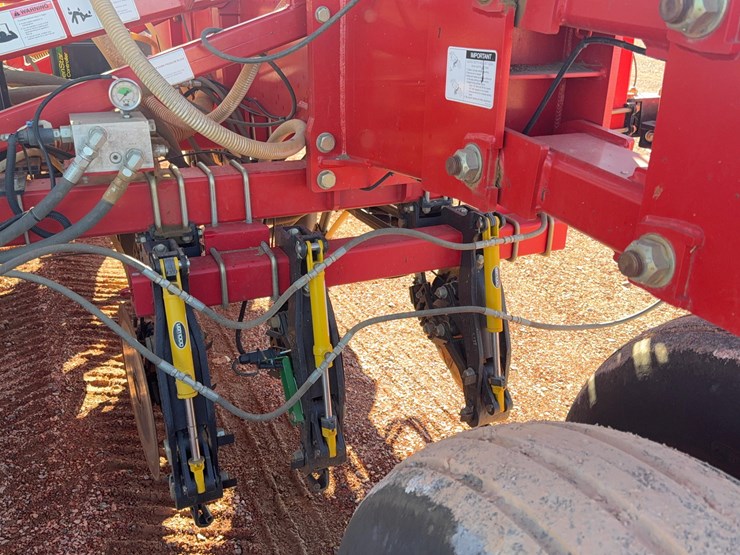 2014-bourgault-7700-image-40