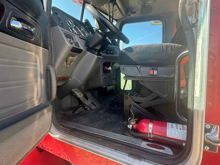 2012-peterbilt-386-image-36