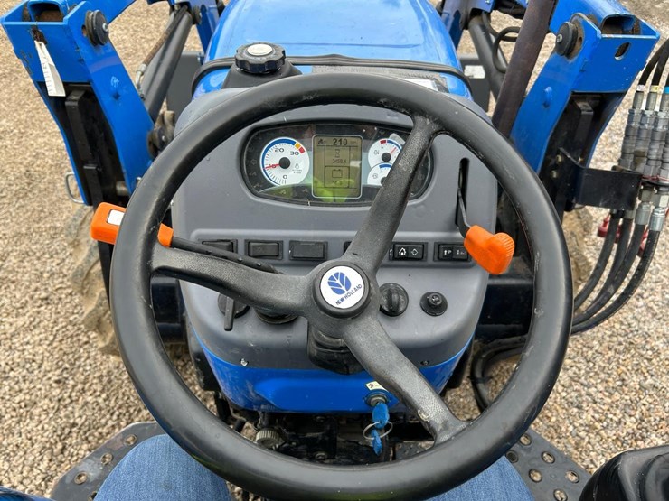 2017-new-holland-workmaster-60-image-21