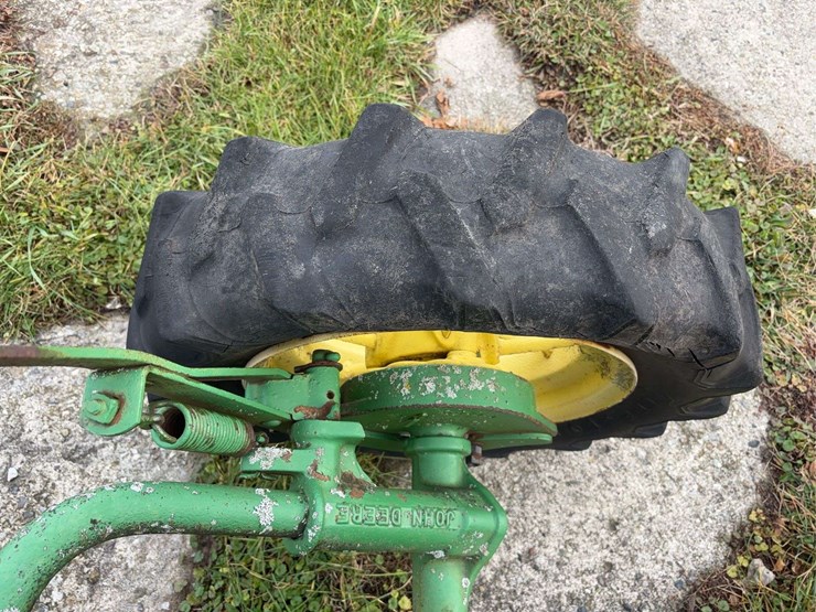 john-deere-12-image-27