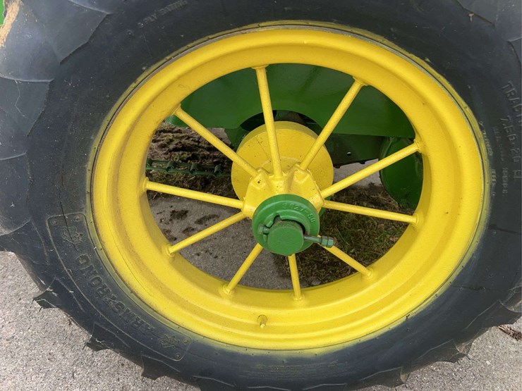 john-deere-model-h-manure-spreader-image-33