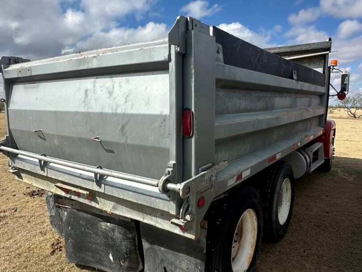 1992-freightliner-fld120-image-2