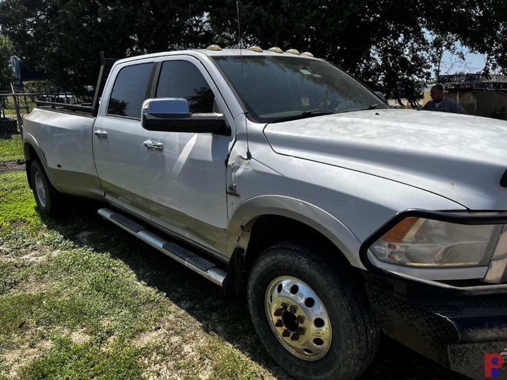 2011-ram-3500-laramie-image-4