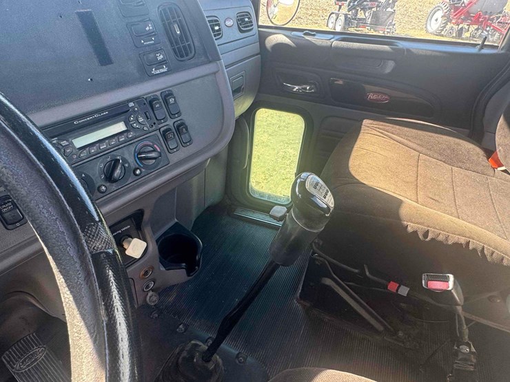 2012-peterbilt-386-image-41