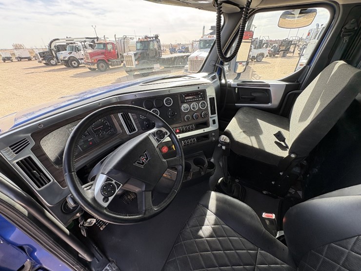 2023-western-star-49x-image-11