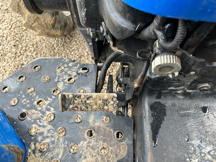 2017-new-holland-workmaster-60-image-23