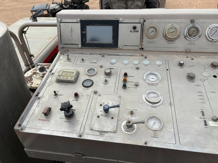 spm-qws1000s-quintuplex-10k-wp-acid-pumper-mtd-on-2008-mertz-t/a-trailer-image-19