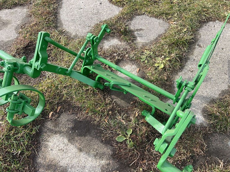 partial-john-deere-one-row-mounted-cultivator-image-13
