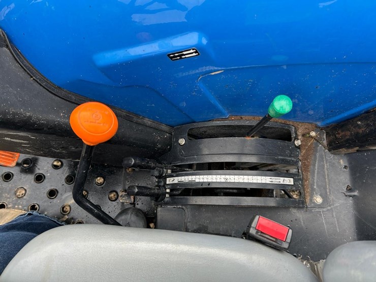 2017-new-holland-workmaster-60-image-25