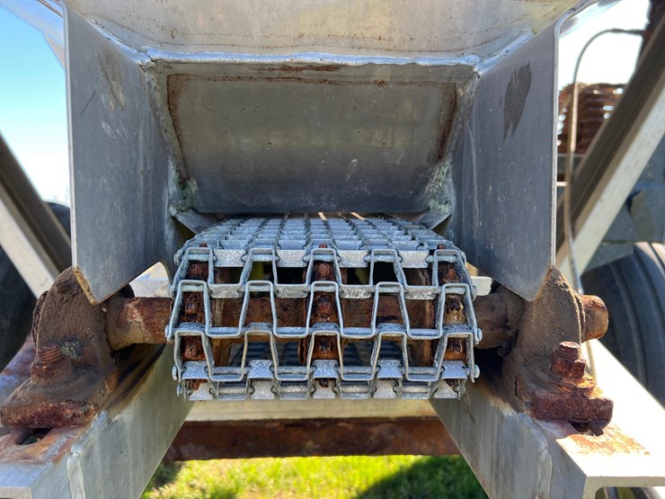 adams-high-clearance-5-ton-spreader-image-9