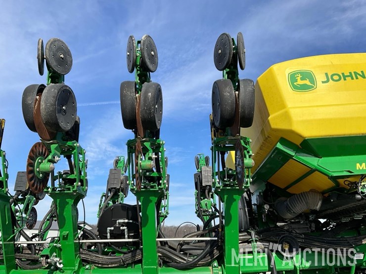 2022-john-deere-1795-image-18