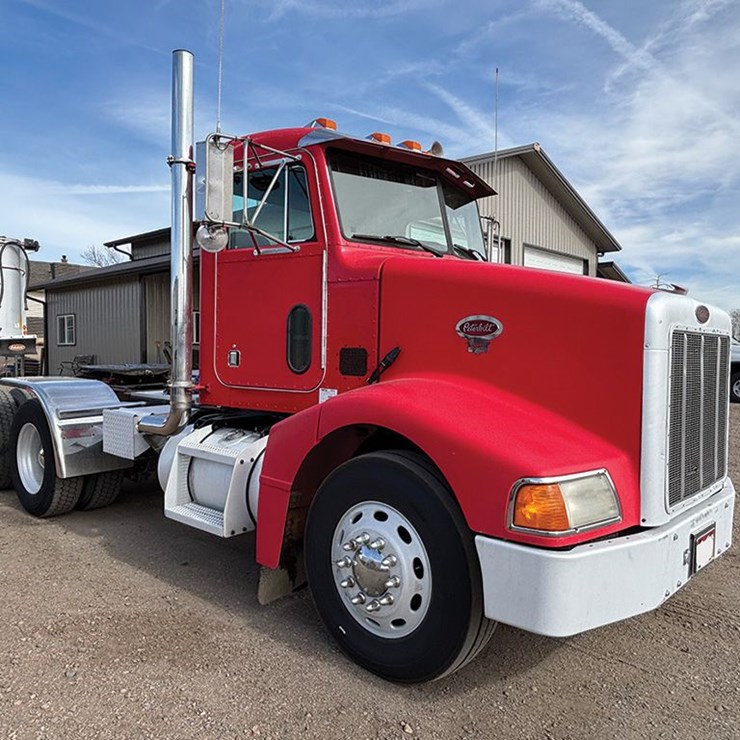 2002 PETERBILT 385