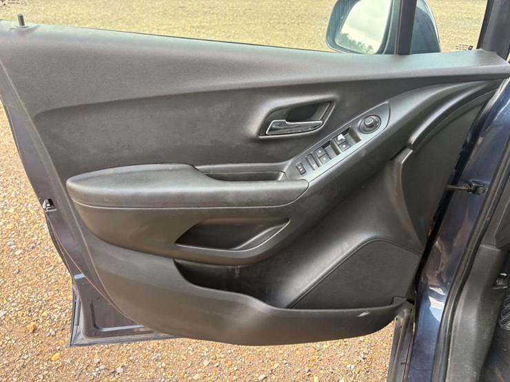 2018-chevrolet-trax-4-door-suv-(103,967-miles)-image-11