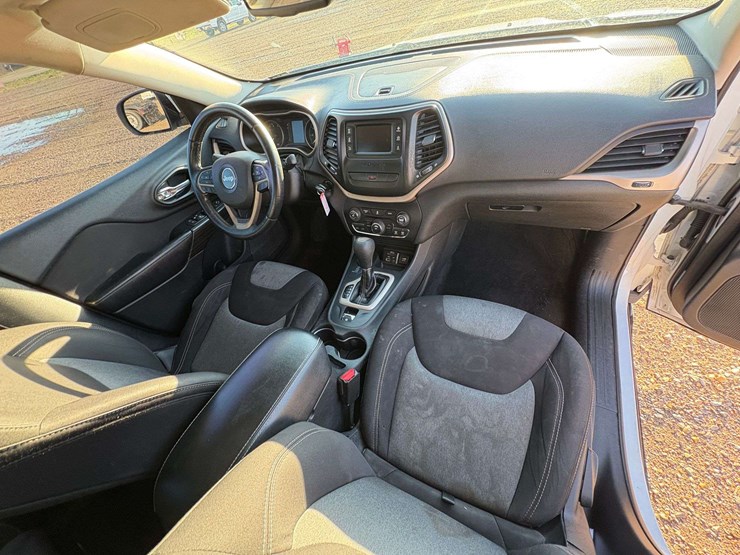 2014-jeep-cherokee-image-23