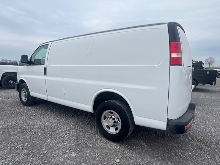 2012-chevrolet-express-g2500-image-4