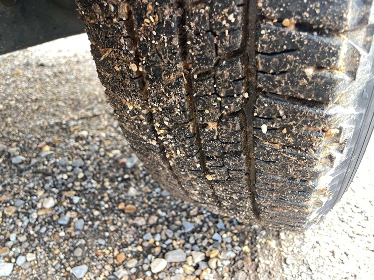 2014-ford-cargo-image-22