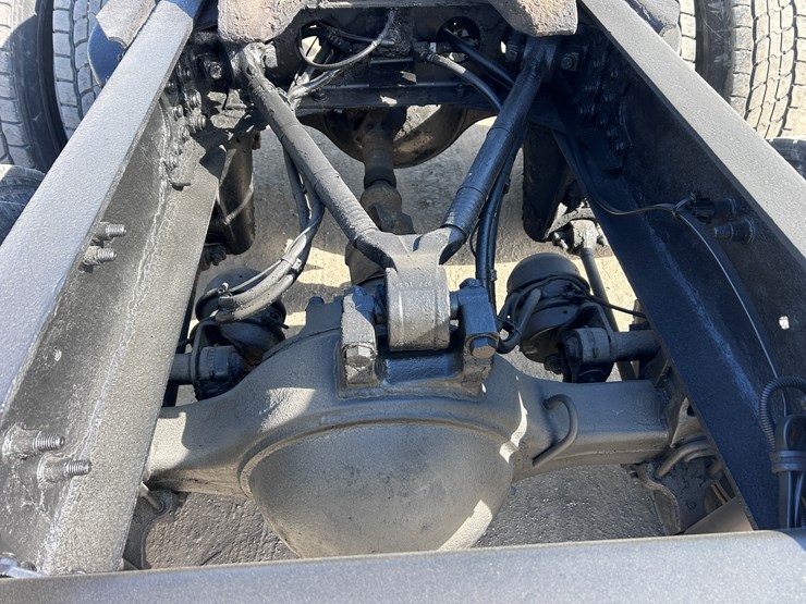 #1680-•-freightliner-day-cab-truck-tractor-image-25