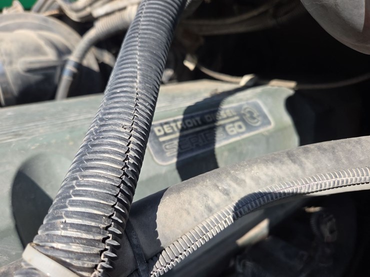 2007-freightliner-day-cab-semi-image-41