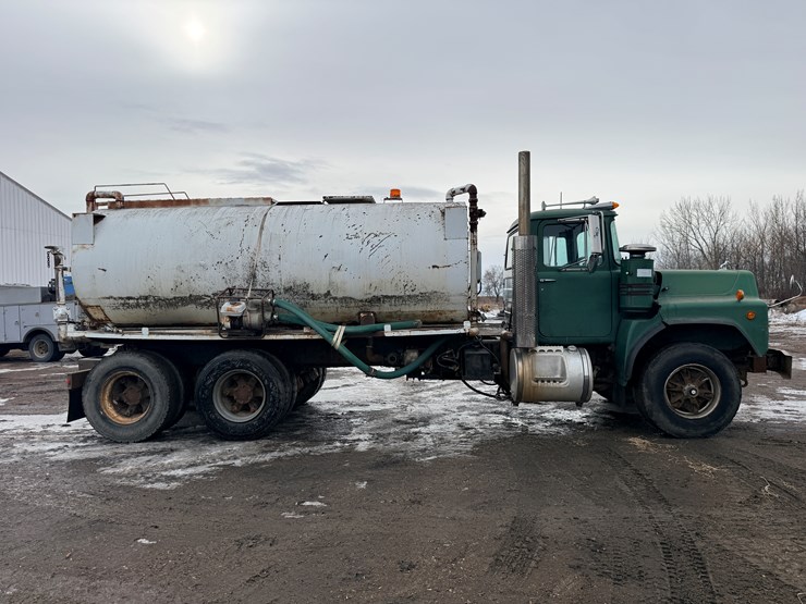 1999-mack-dm690-image-4