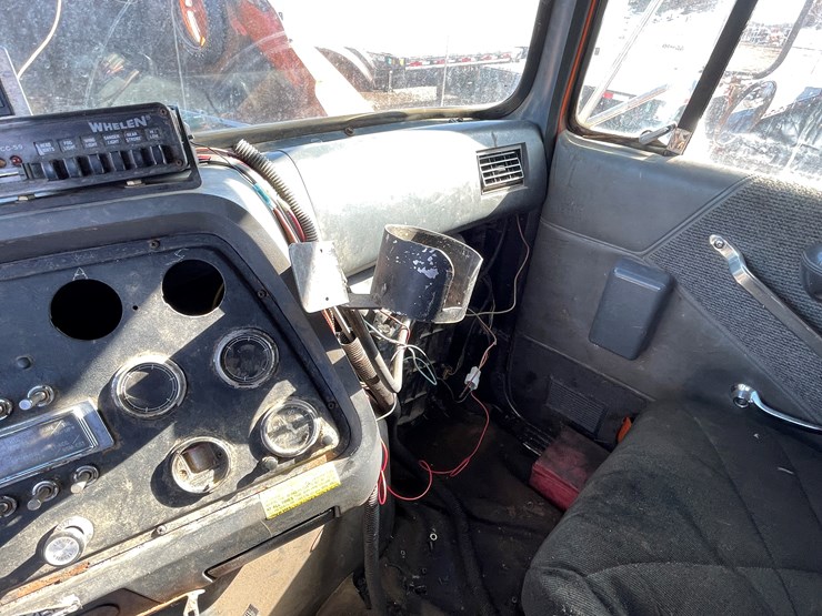 1996-ford-l9000-image-39