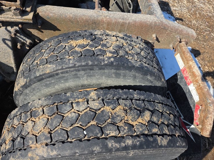 2007-freightliner-day-cab-semi-image-20