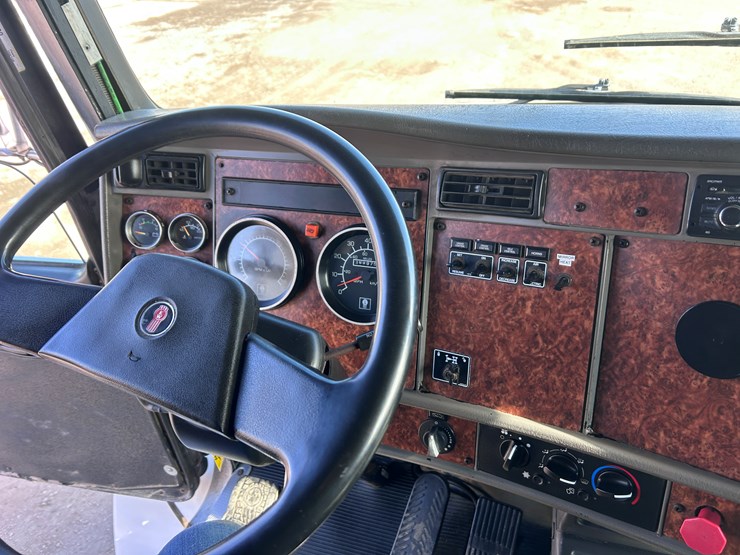 #1679-•-2003-kenworth-flatbed-truck-image-35