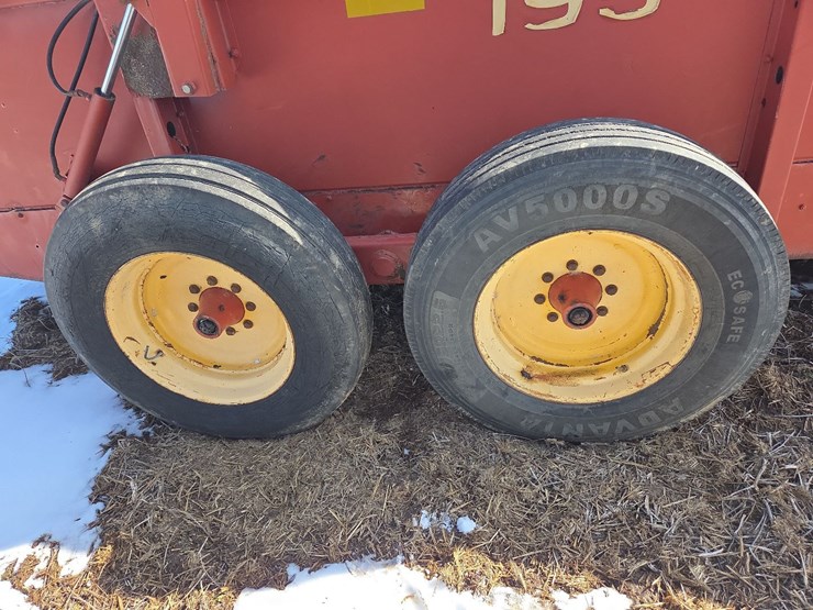 new-holland-195-image-16