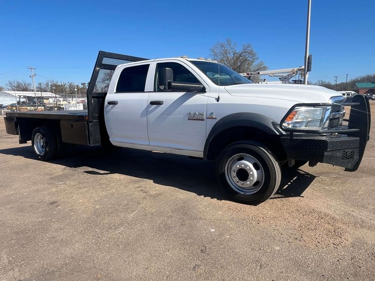 2014-dodge-ram-5500-image-2
