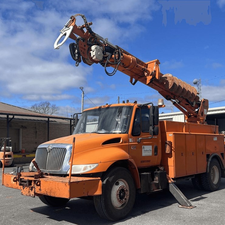 2004 INTERNATIONAL DURASTAR 4300