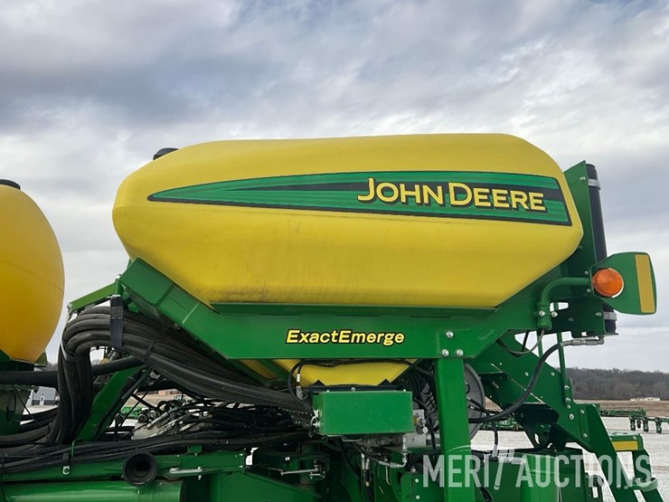 2019-john-deere-1775nt-image-24