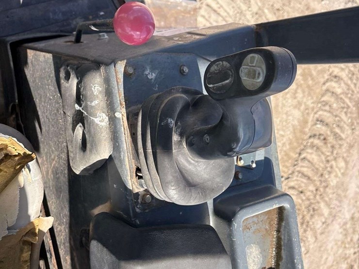 2014-deere-650k-lgp-image-24