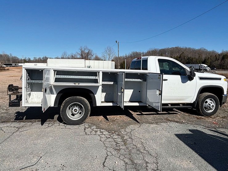 2022-chevrolet-silverado-3500hd-image-5