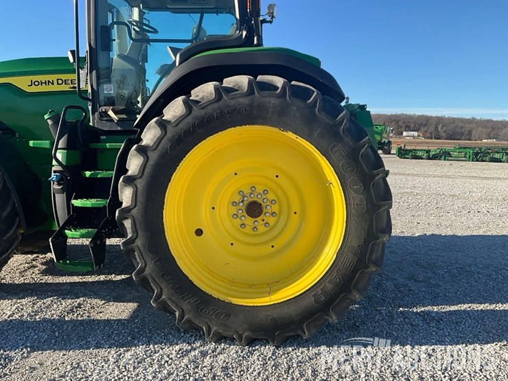 2023-john-deere-8r-310-image-17