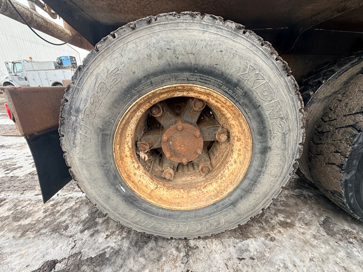 1999-mack-dm690-image-43