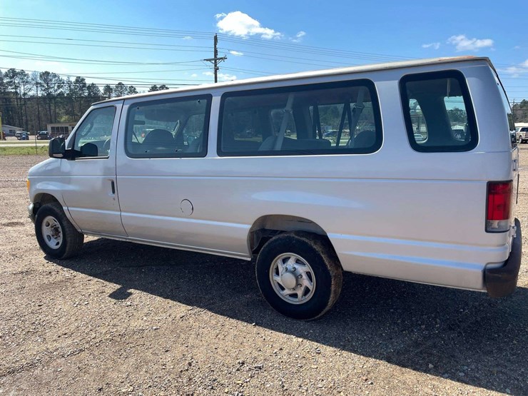 2005-ford-econoline-350xl-10-passenger-van-(80,129-miles)-image-2