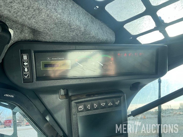 2023-deere-333g-image-32