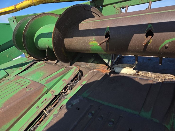 jd-484-4-row-corn-head-image-11