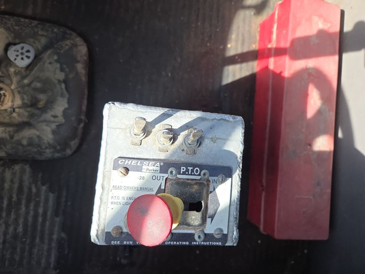 2007-freightliner-day-cab-semi-image-67