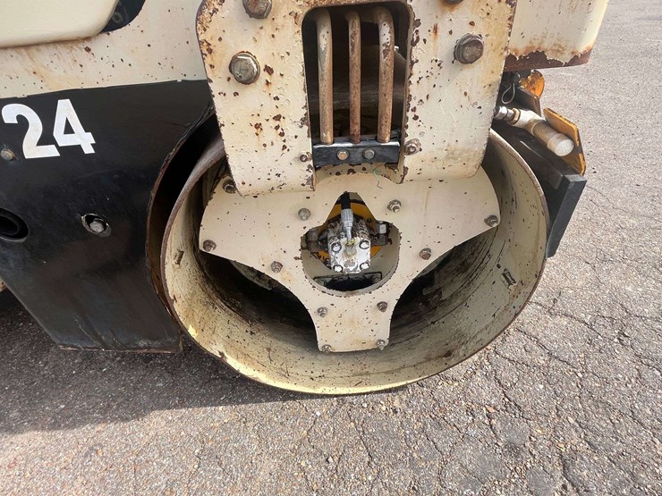 2005-ingersoll-rand-dual-smooth-drum-roller-(2,468-hours)-image-14