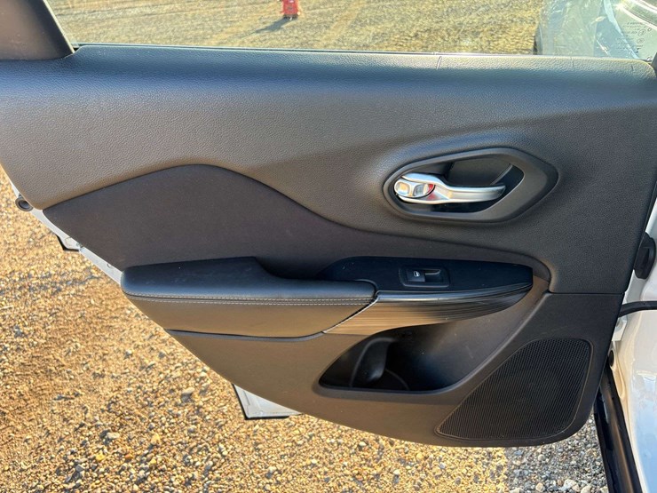 2014-jeep-cherokee-image-17