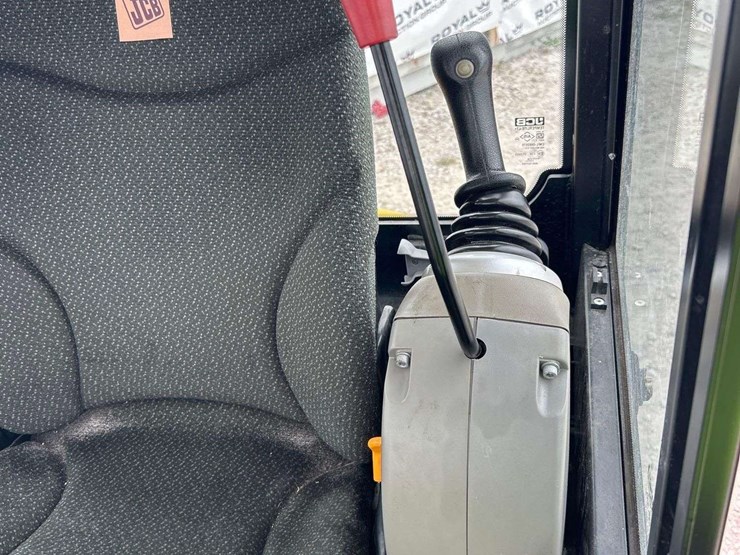 2021-jcb-35z-1-image-15