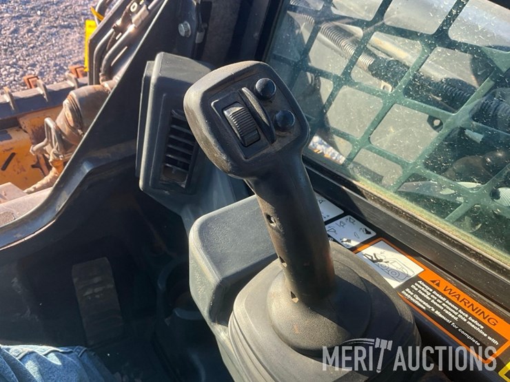 2022-deere-325g-image-29