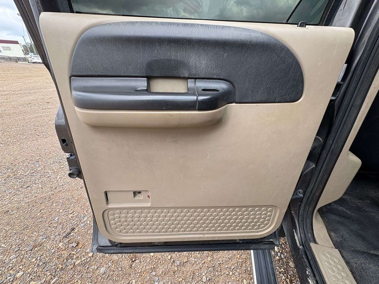 2005-ford-f350-image-18