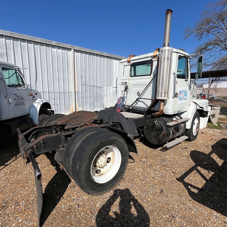1998 Volvo WG Truck Tractor
