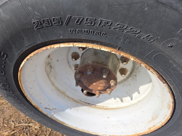 2007-freightliner-day-cab-semi-image-18