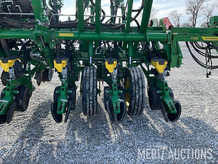 2022-john-deere-1795-image-35