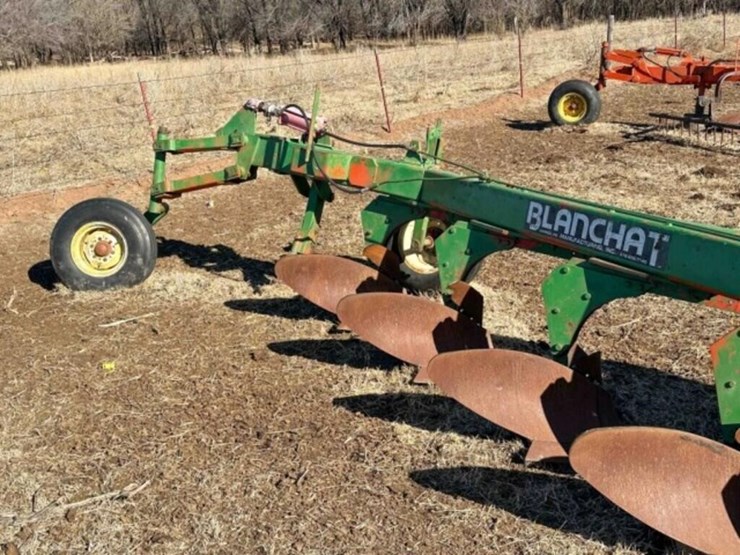 blanchat-10-bottom-plow-image-2